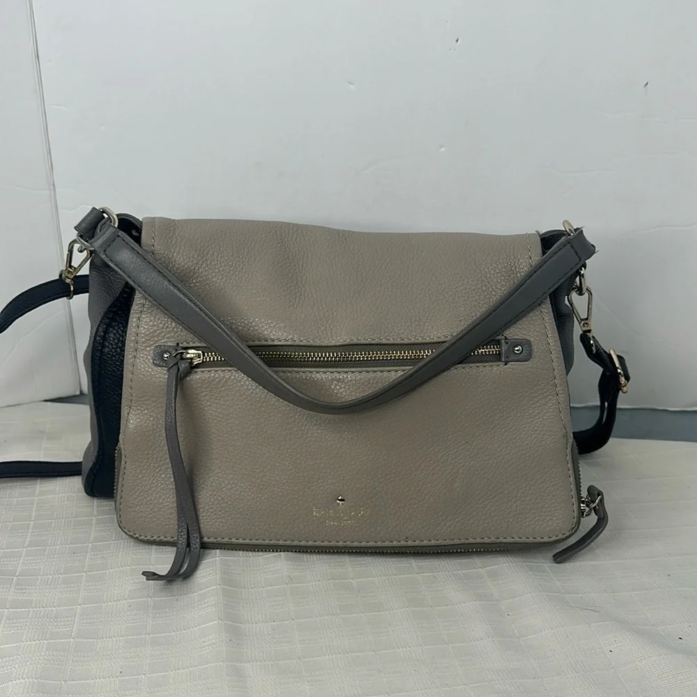 Kate Spade Cobble Hill Toddy in color block Grey/ Black